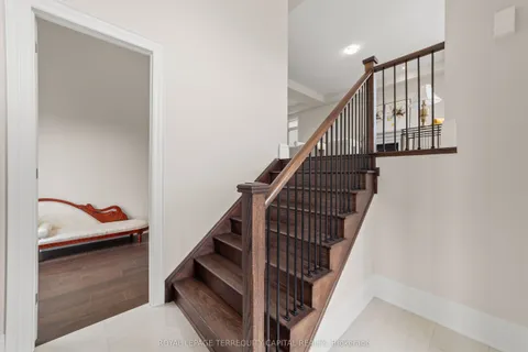 23 Kingwood Lane, ON L4G 3Z7