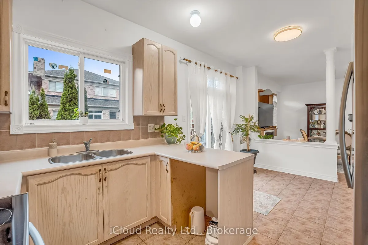 18 Daiseyfield Crescent, ON L4H 2T9