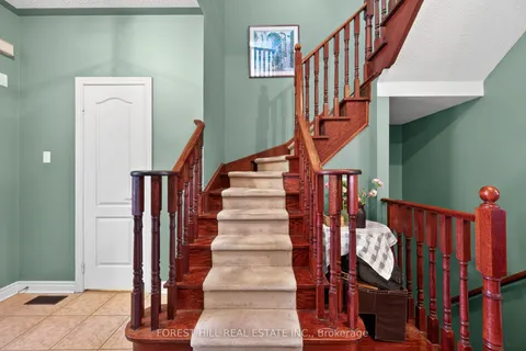 8 Mosswood Road, ON L4J 9C6