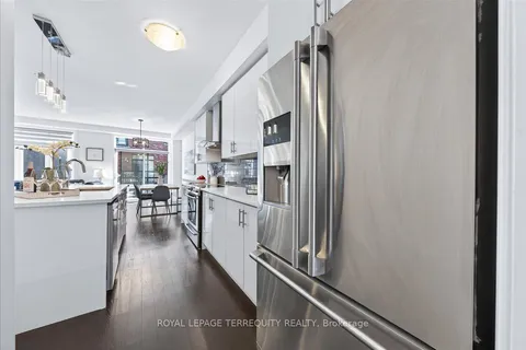 25 Nardini Lane, ON L4C 1C2