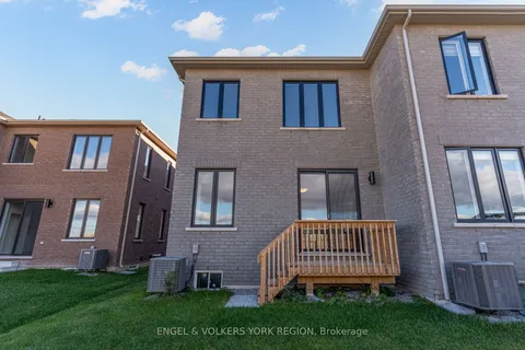 156 Mumbai Drive, ON L3S 3K5