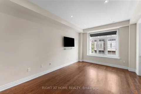 18 Isaac Devins Avenue, ON L4L 0A4