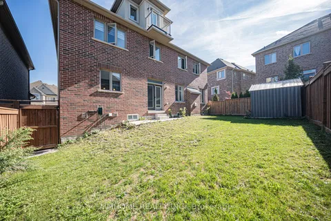 986 Wilbur Pipher Circle, ON L3X 0G5