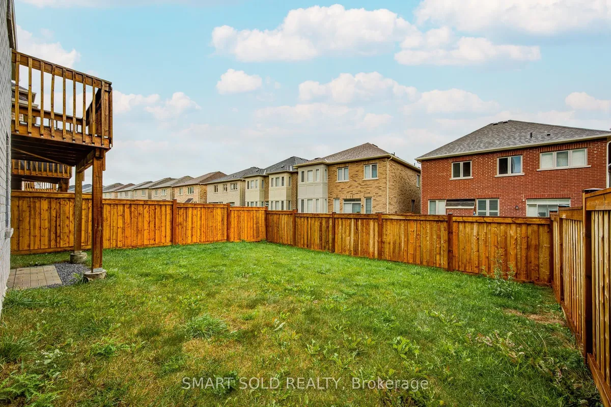 112 Carriage Shop Bend, ON L9N 0Y3