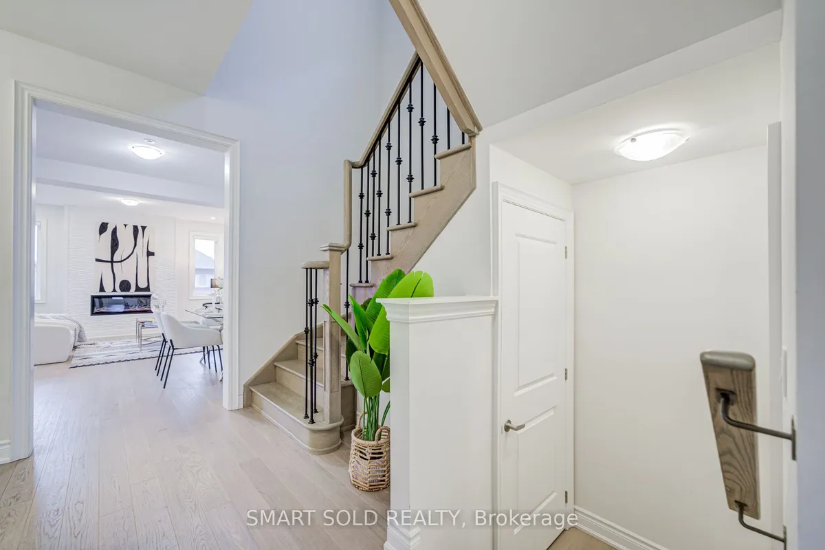 112 Carriage Shop Bend, ON L9N 0Y3