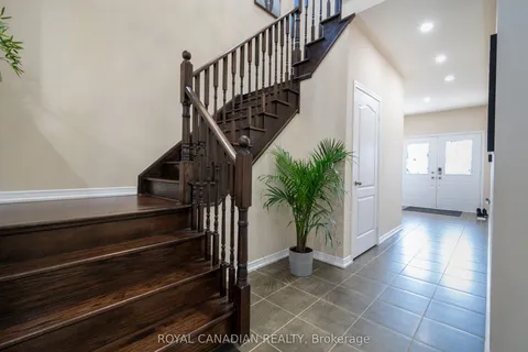 213 Richardson Crescent, ON L3Z 0R5