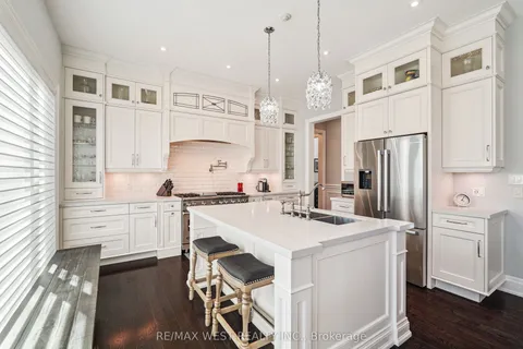 68 Walmer Road, ON L4C 3X1