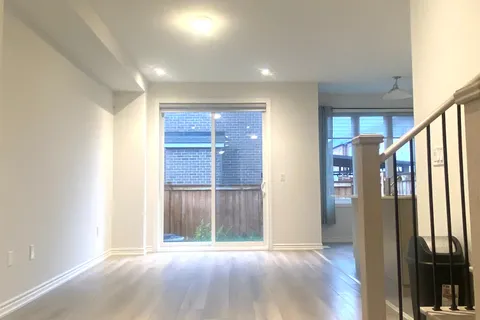 168 Tempel Street, ON L4E 1J2