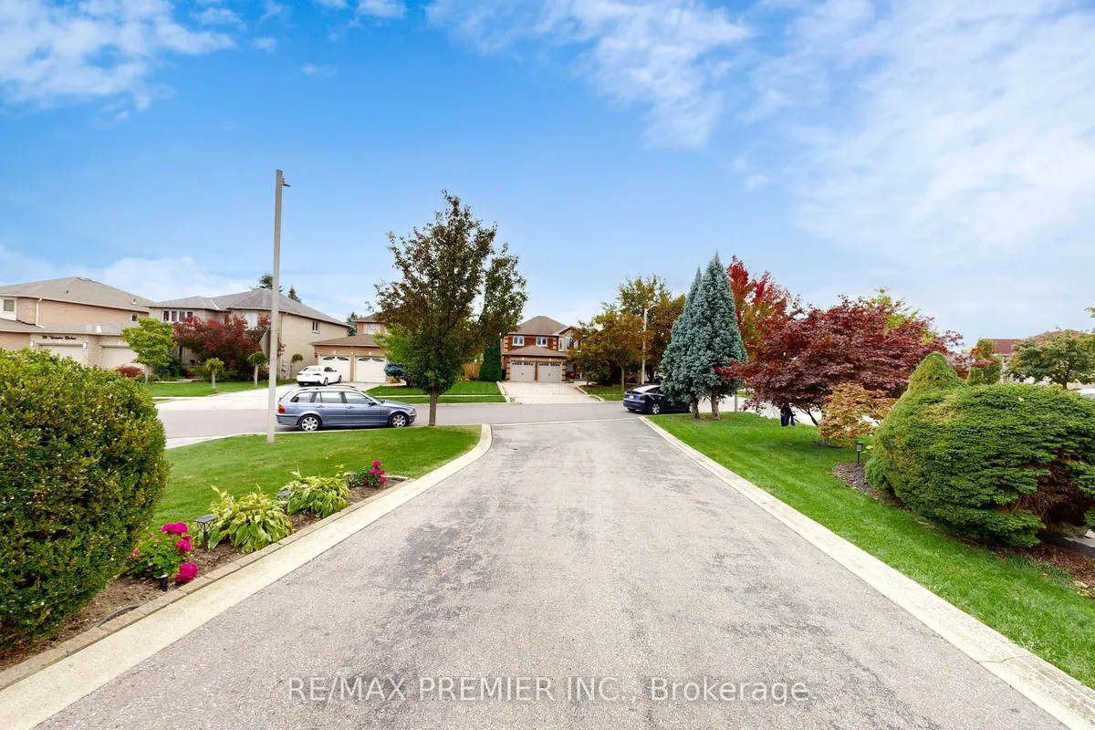 32 Veneto Drive, ON L4L 8X4