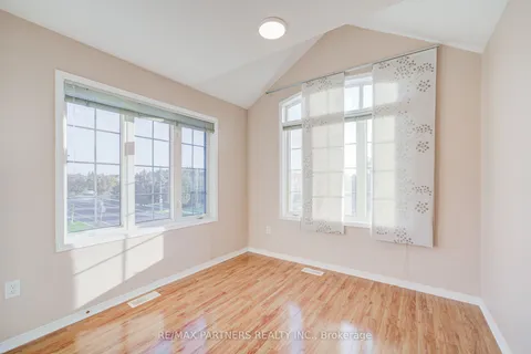 496 The Bridle Walk, ON L6C 2Y3