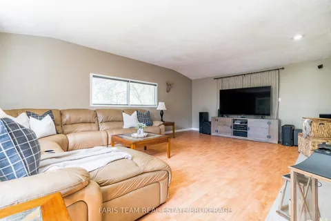 175 South Summit Farm Road, ON L7B 1J8