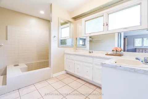 175 South Summit Farm Road, ON L7B 1J8