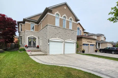 25 Lord Nelson Court, ON L4S 1Y2