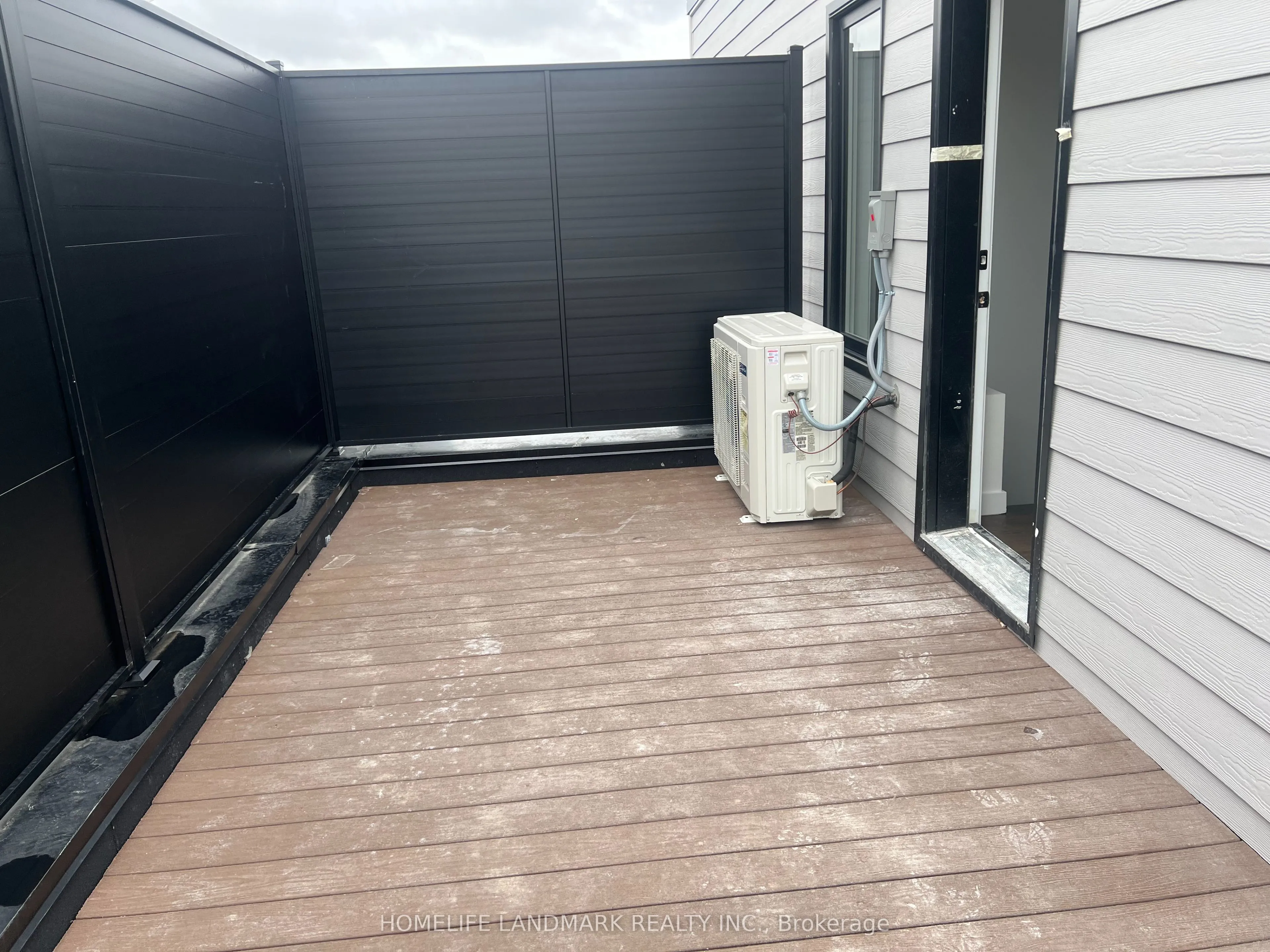 Condo Townhouse kitchen at 117 Marydale Avenue Markham