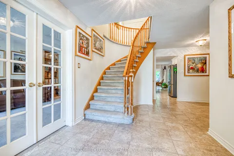 267 Aurora Heights Drive, ON L4G 5C3