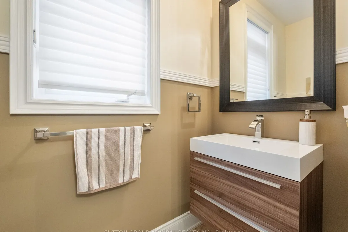 232 Luca Avenue, ON L6A 0X3