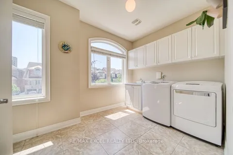 166 Townsgate Drive, ON L4J 8J5