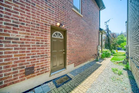 166 Townsgate Drive, ON L4J 8J5