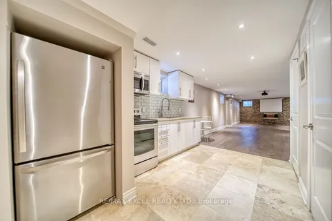 166 Townsgate Drive, ON L4J 8J5