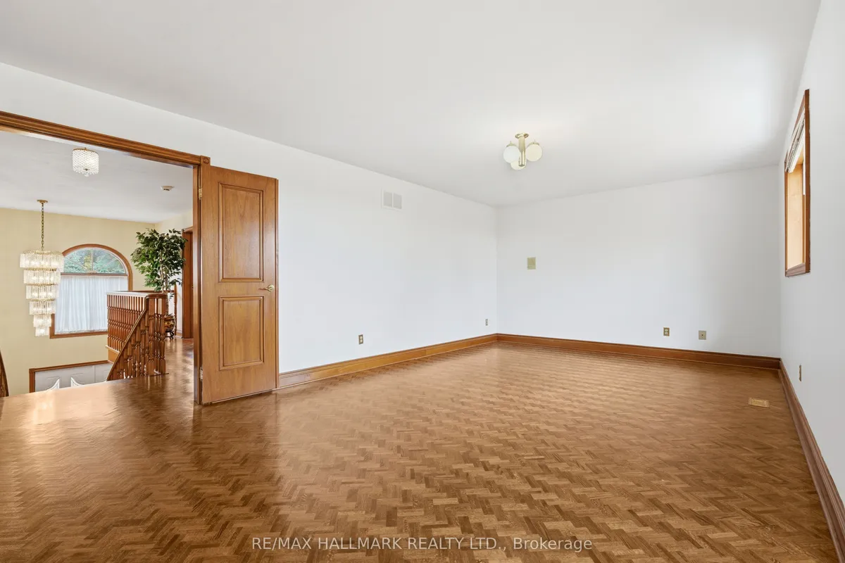 24 Whalen Court, ON L4C 9T4