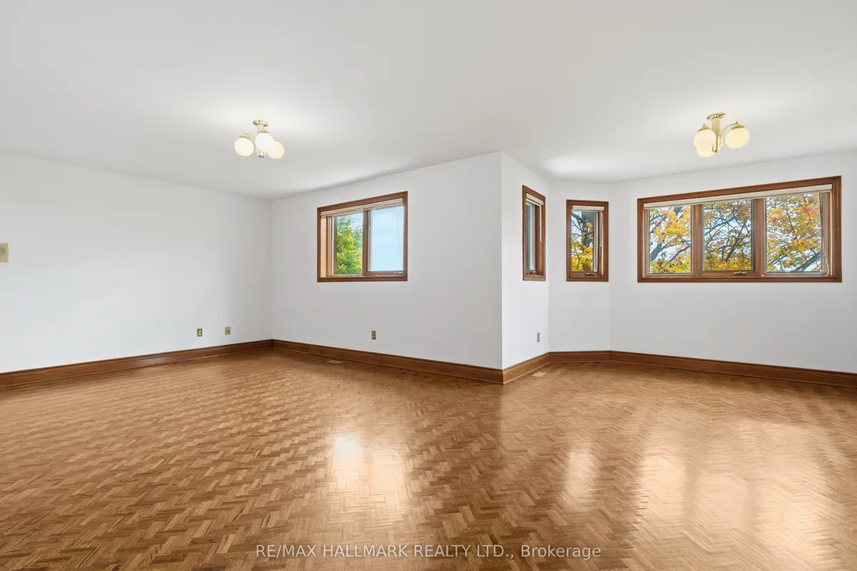 24 Whalen Court, ON L4C 9T4