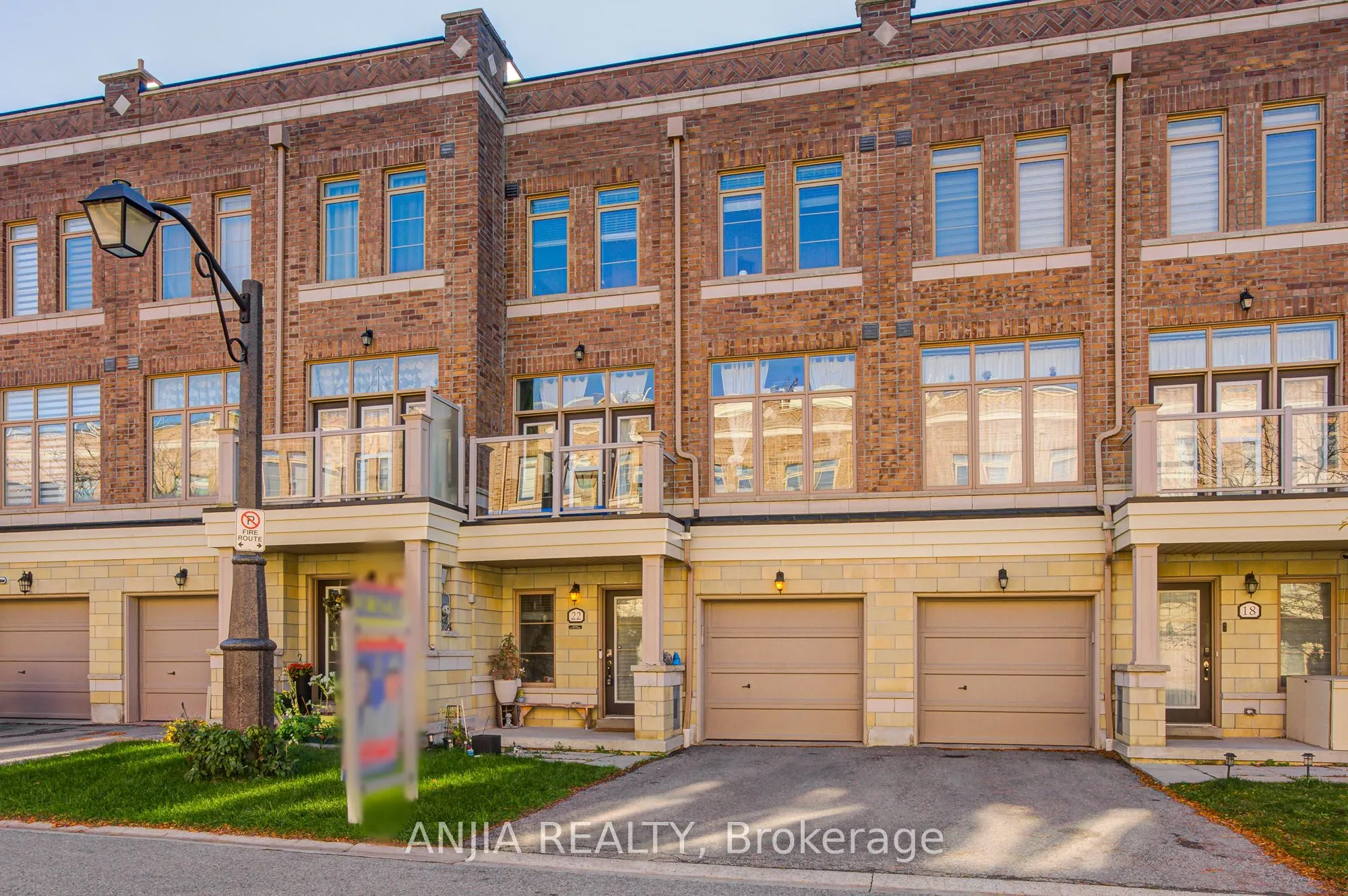 22 Arborea Lane, ON L4A 1X1