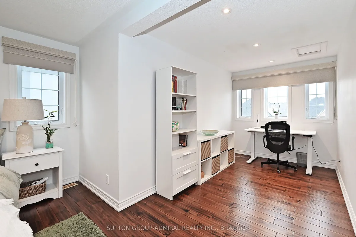 32 Seabreeze Avenue, ON L4J 8R7