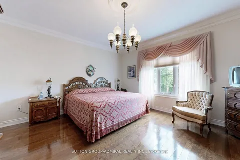 25 Little Natalie Court, ON L6A 0J2