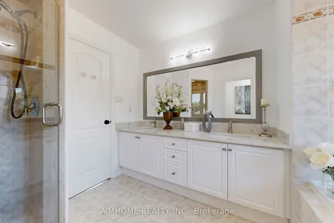 812 Foxcroft Boulevard, ON L3X 1M8