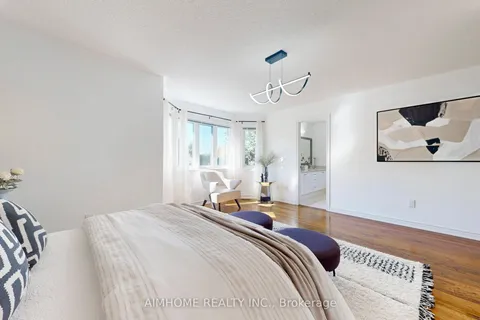 812 Foxcroft Boulevard, ON L3X 1M8