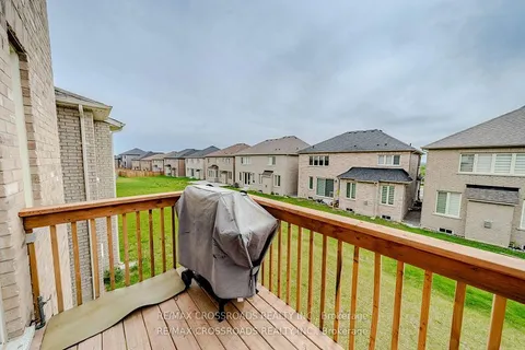 50 Carriage Shop Bend, ON L9N 0Y5