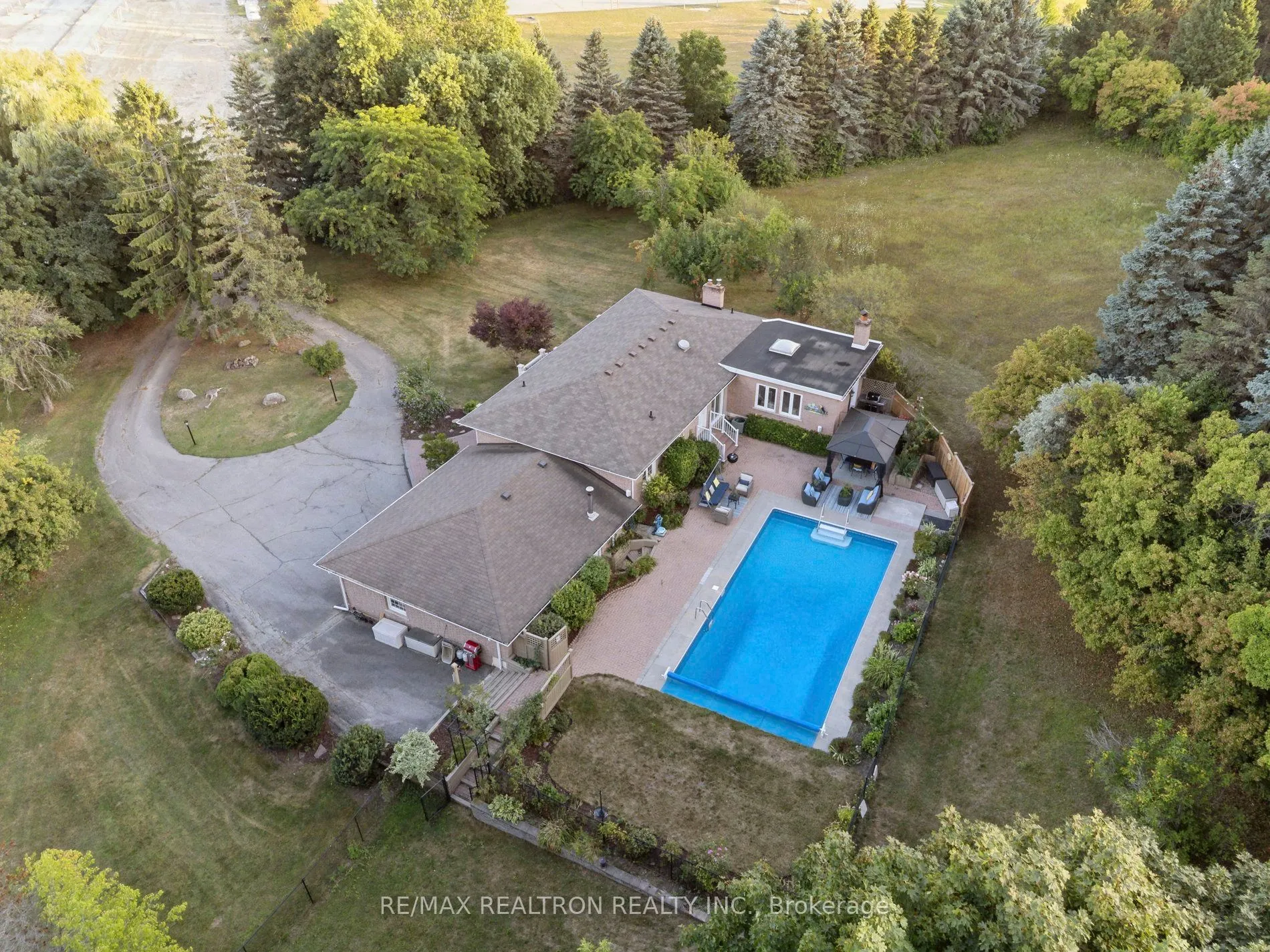 668 Mount Albert Road, ON L9N 1P1