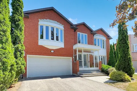 22 A Waltham Crescent, ON L4B 1Z2