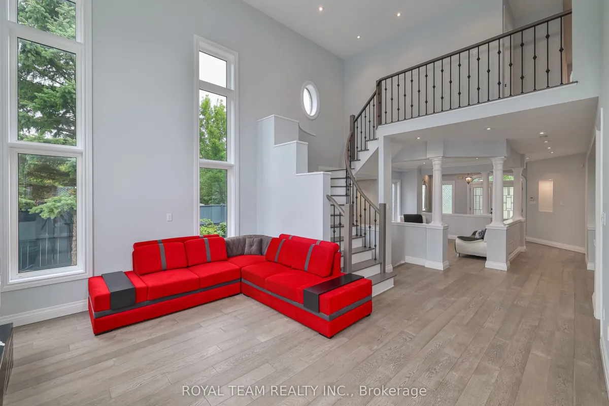 2 Gleave Court, ON L4G 7L9