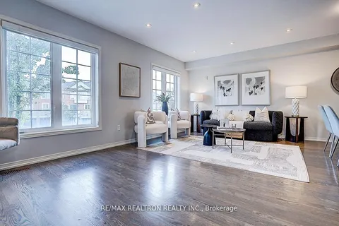 20 Prince Charles Way, ON L6C 0B5