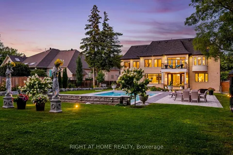 10 Yongeview Avenue, ON L4C 7A4