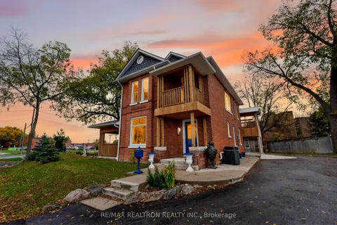 9 The Queensway N/A, ON L4P 1E2