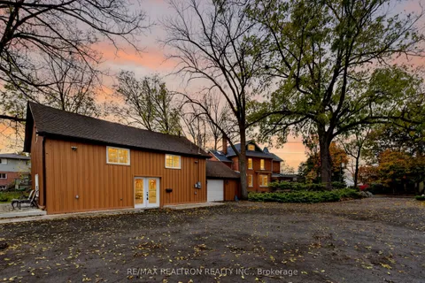 9 The Queensway N/A, ON L4P 1E2