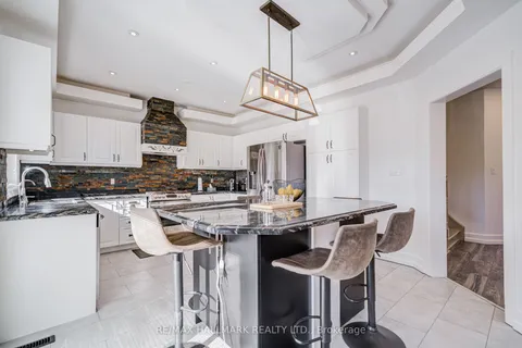 8 Glendower Crescent, ON L4P 0A5