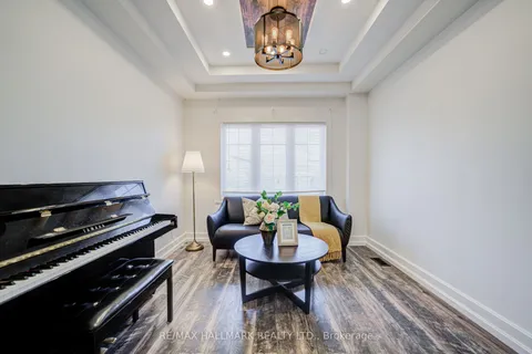 8 Glendower Crescent, ON L4P 0A5