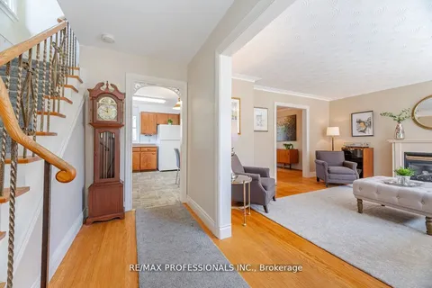 77 Bedford Park Avenue, ON L4C 2N9