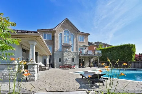 19 Sir Giancarlo Court, ON L6A 0C6