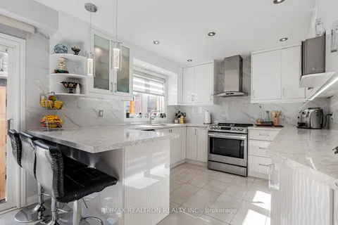 129 Flagstone Way, ON L3X 2Z8