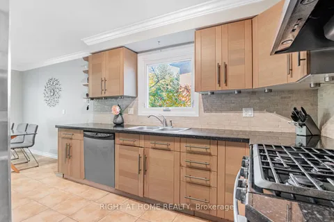 16 Marchwood Crescent, ON L4C 8M7