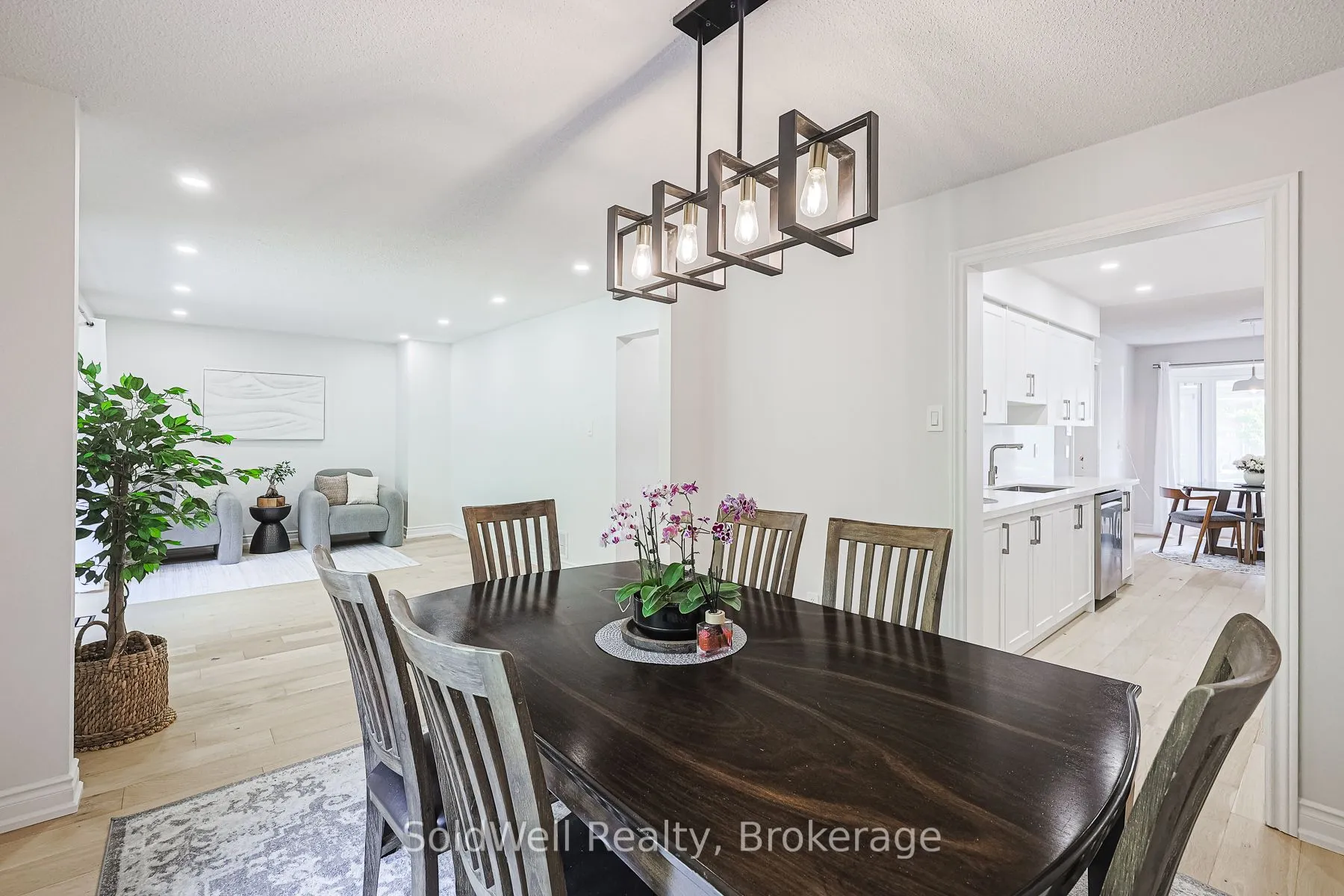 160 Charles Street, ON L4J 3C7