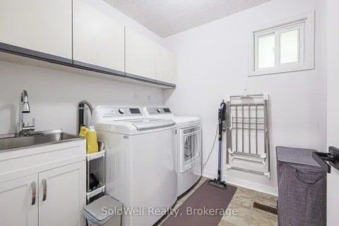 160 Charles Street, ON L4J 3C7