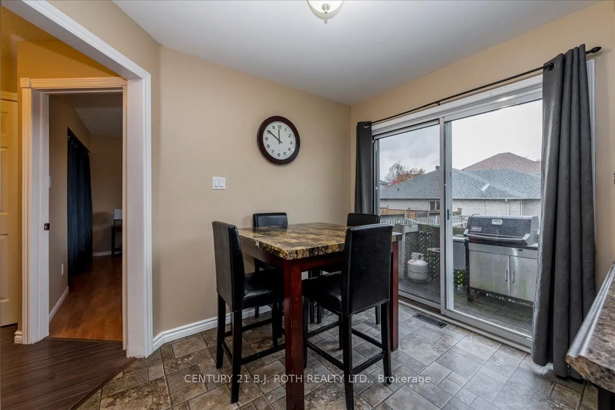 1082 KENSINGTON Street, ON L9S 1V1