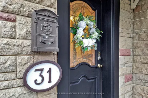 31 Mark Street, ON L4G 1L4