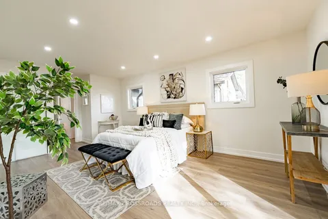 267 Pine Beach Drive, ON L4P 2V7