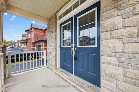 23 Grayleaf Drive, ON L4A 0V4